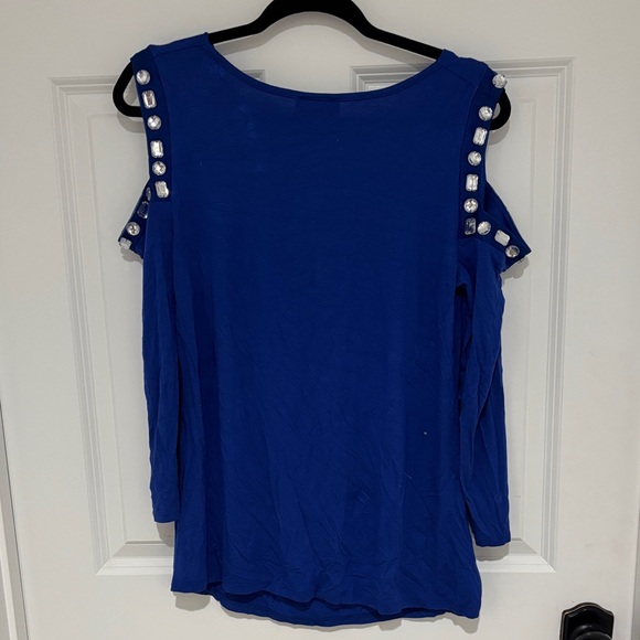 Elegant Blue Blouse with Embellished Shoulders - Picture 3 of 3